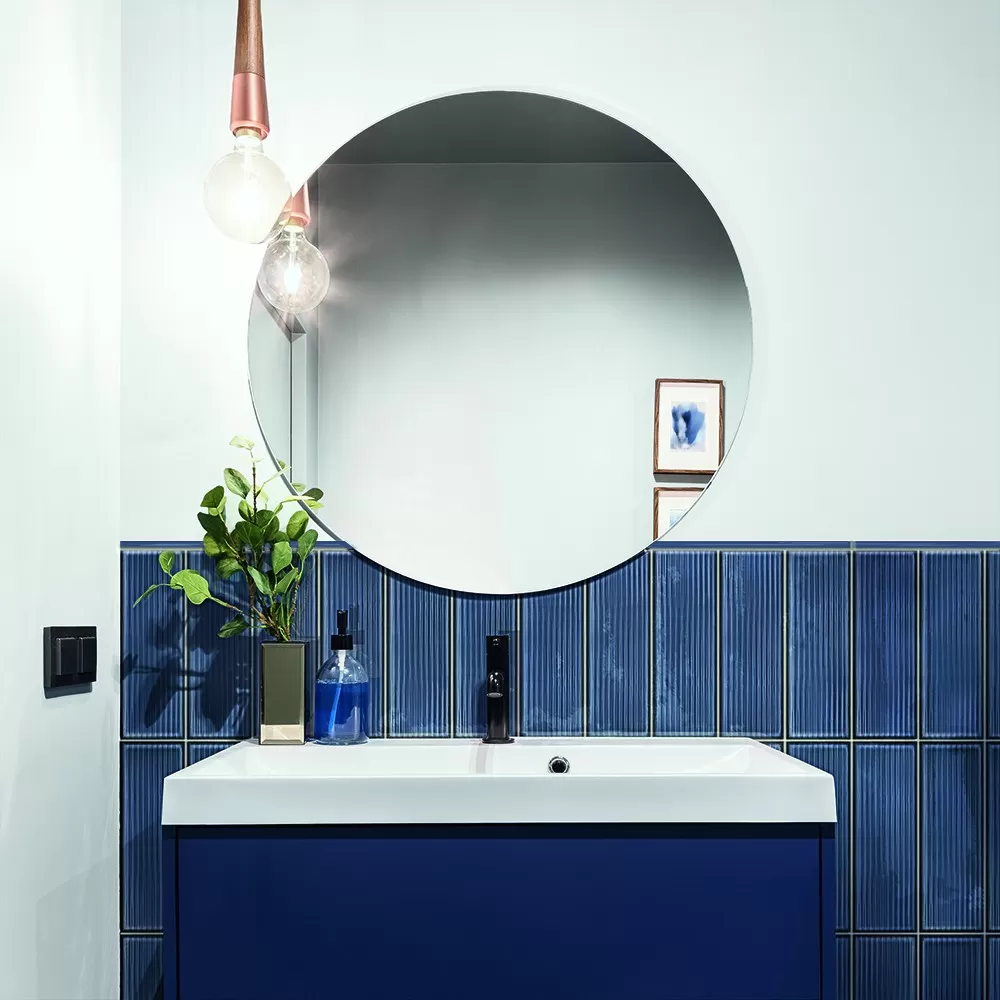 Blue bathroom sink backsplash